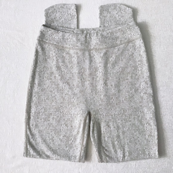 Gymshark Fleur Texture Leggings Woman’s Size Small Taupe Color Full Length - Picture 4 of 13